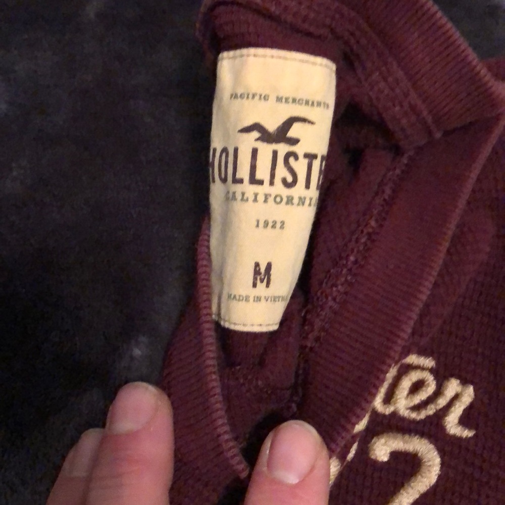 Hollister long sleeve shirt bundle- med/large - Picture 4 of 5